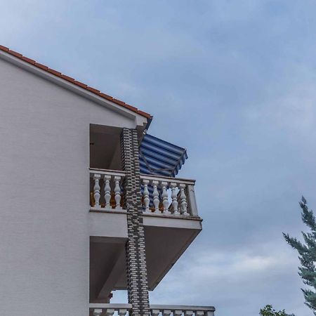 Apartman Mauro Malinska Buitenkant foto
