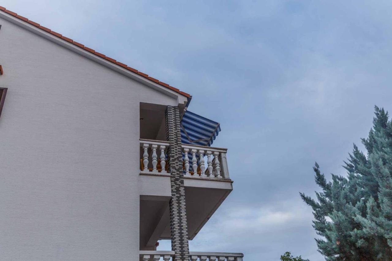 Apartman Mauro Malinska Buitenkant foto