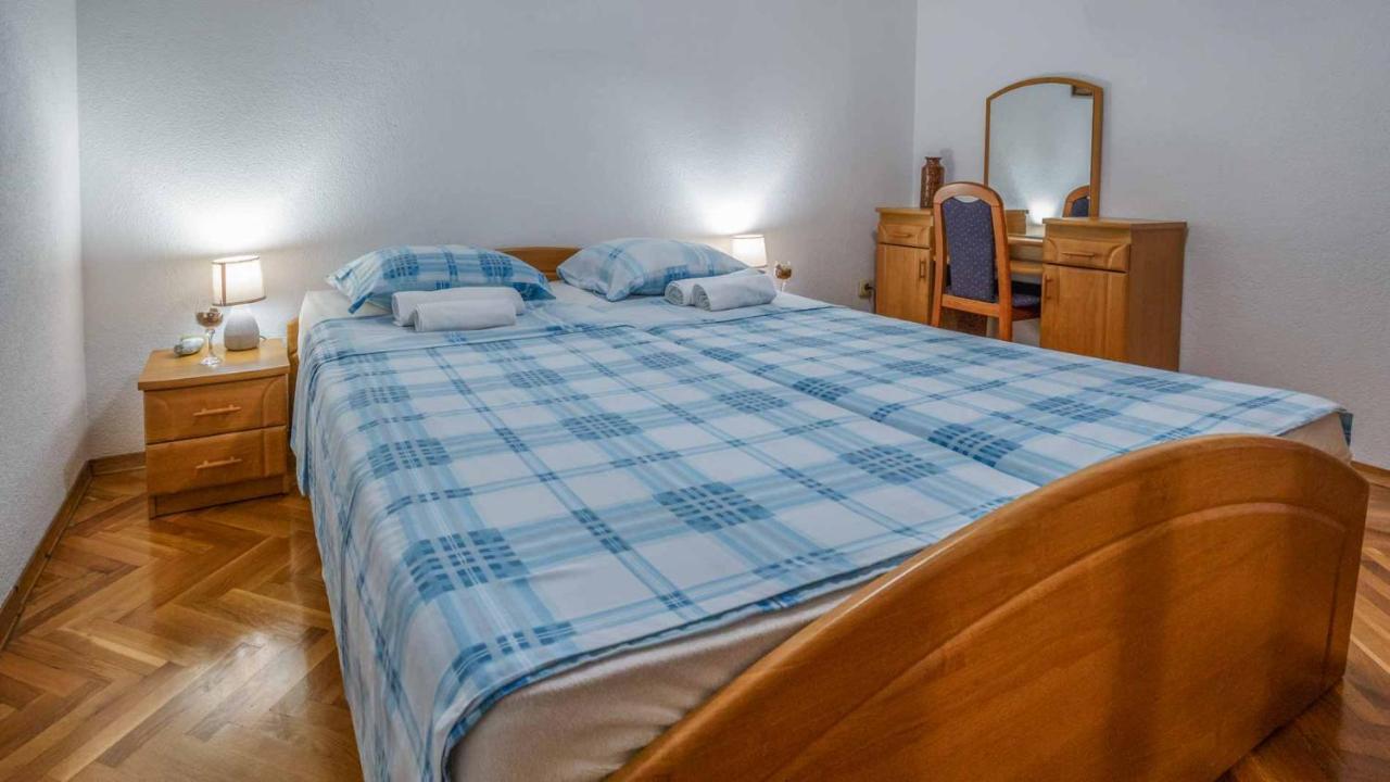 Apartman Mauro Malinska Buitenkant foto