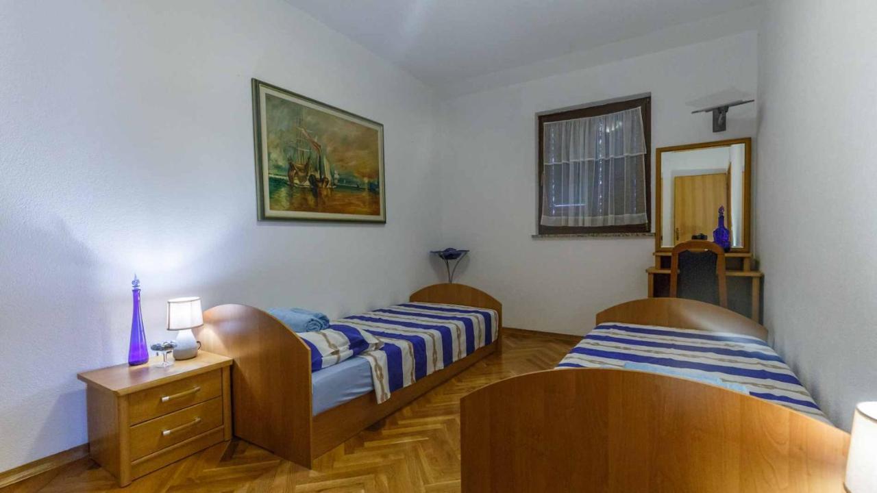 Apartman Mauro Malinska Buitenkant foto