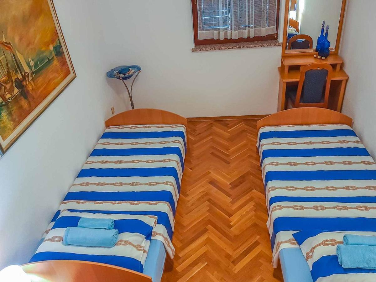 Apartman Mauro Malinska Buitenkant foto