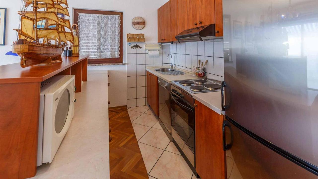 Apartman Mauro Malinska Buitenkant foto