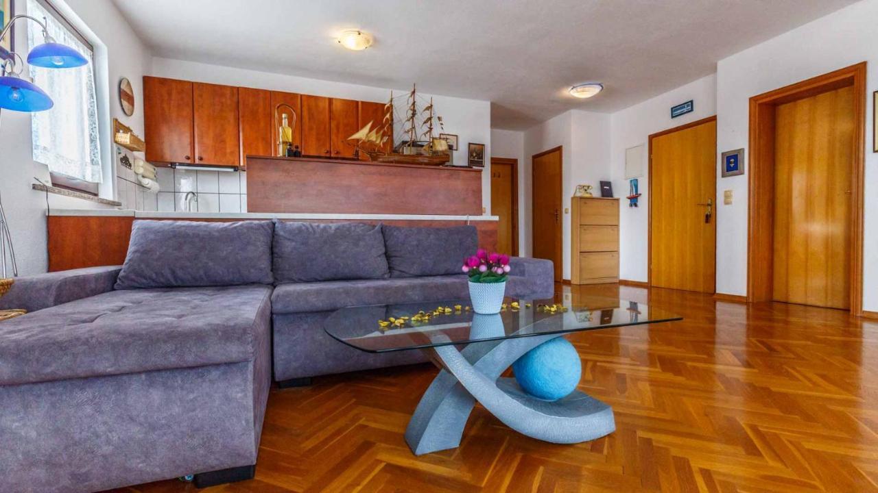 Apartman Mauro Malinska Buitenkant foto