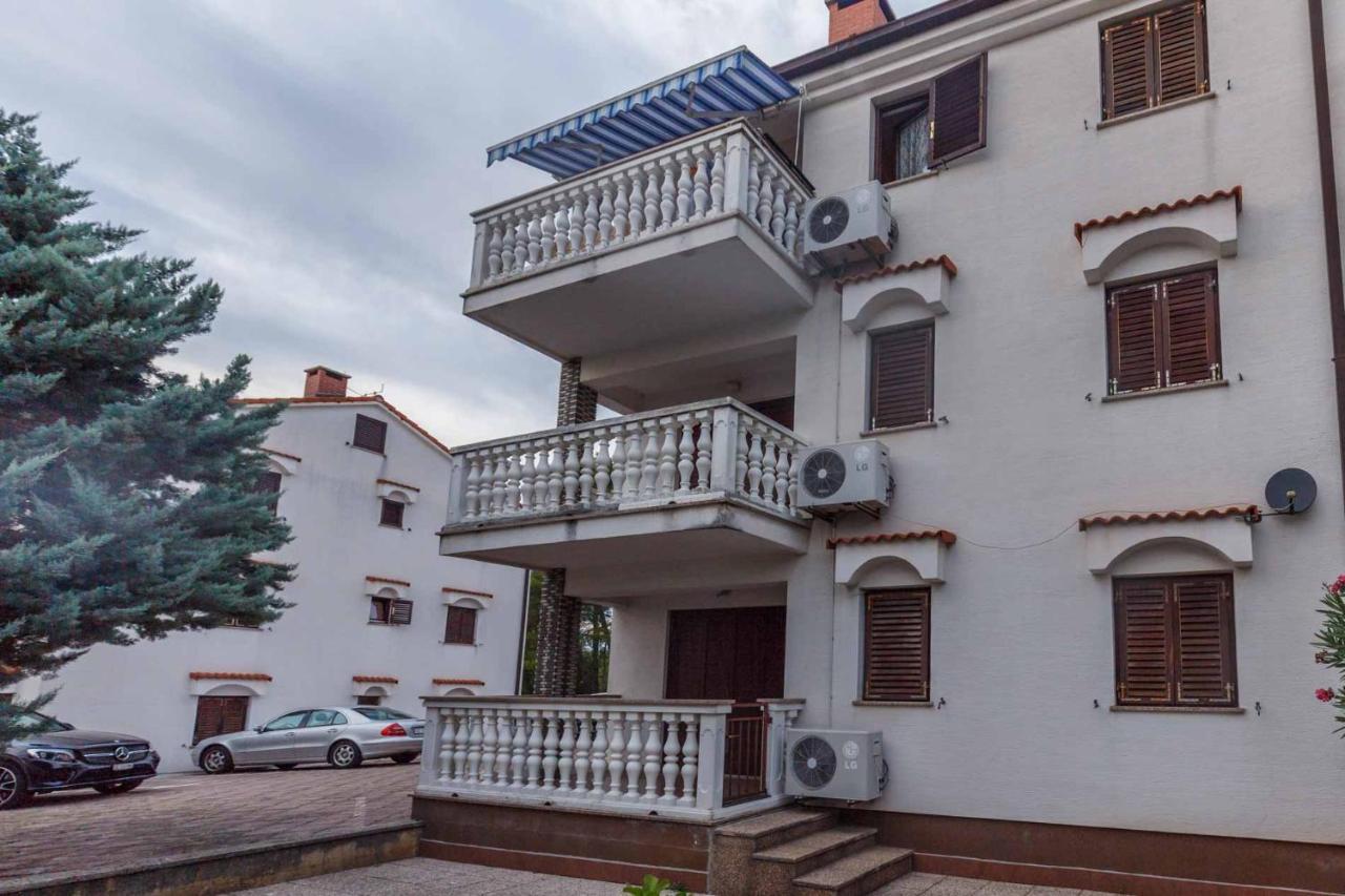 Apartman Mauro Malinska Buitenkant foto