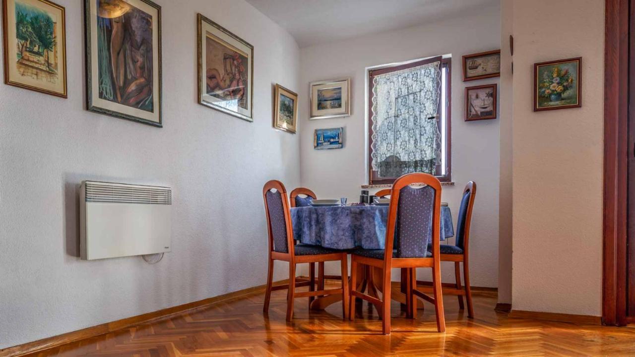 Apartman Mauro Malinska Buitenkant foto