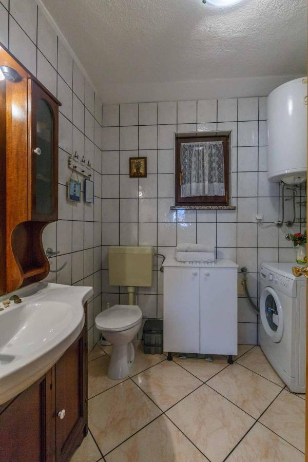 Apartman Mauro Malinska Buitenkant foto
